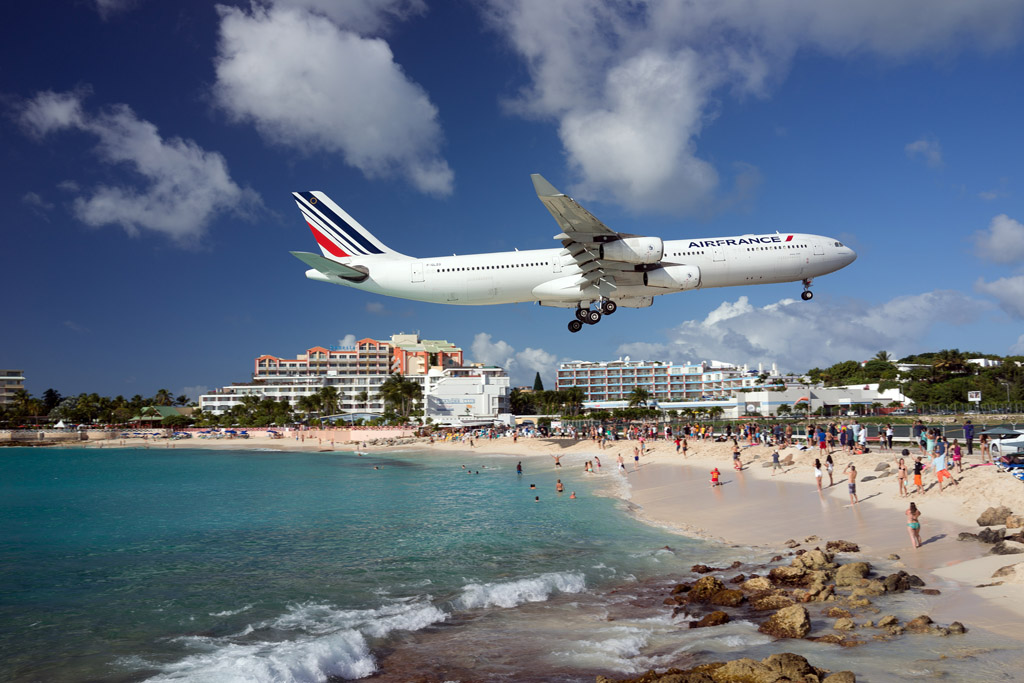 Air France landing at SXM Juliana over Maho Beach